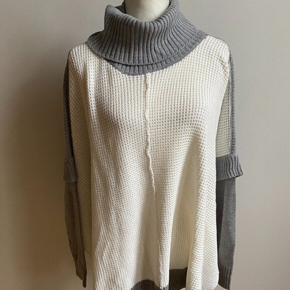 𝅺LA Classe Couture BNWOT Knit Poncho Turtleneck S/M - Picture 1 of 8